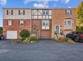 126 Woodstone Ln, New Kensington, PA 15068