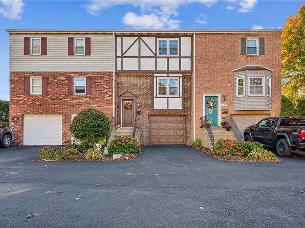 126 Woodstone Ln, New Kensington, PA 15068
