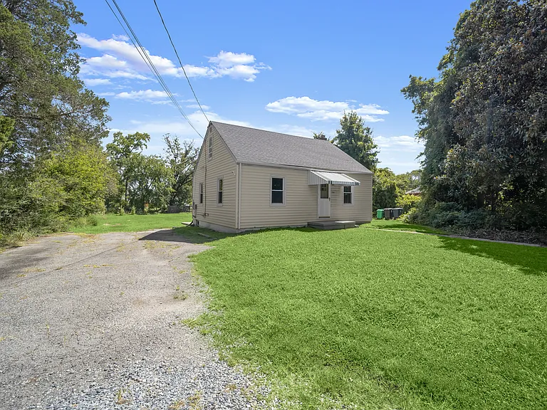 7520 Burgess Ln — Photo 31