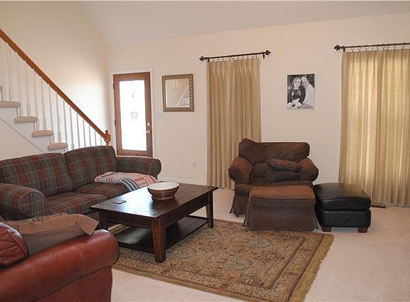 5th image of 410 Woodlands Dr