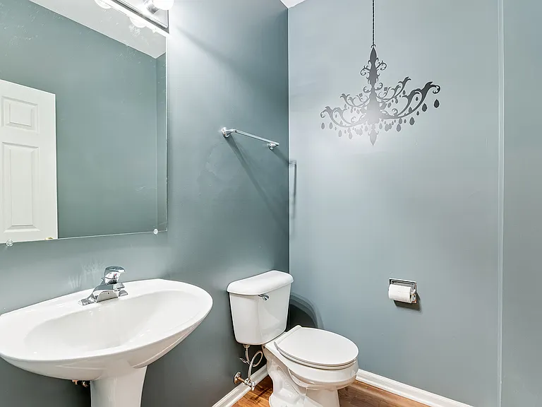 913 Genesee Dr — Photo 10