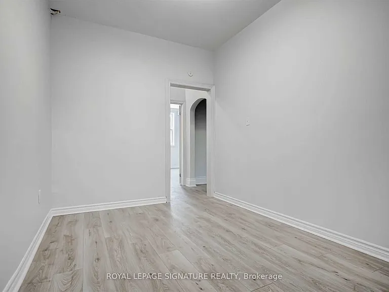 604 A Queen St W — Photo 11
