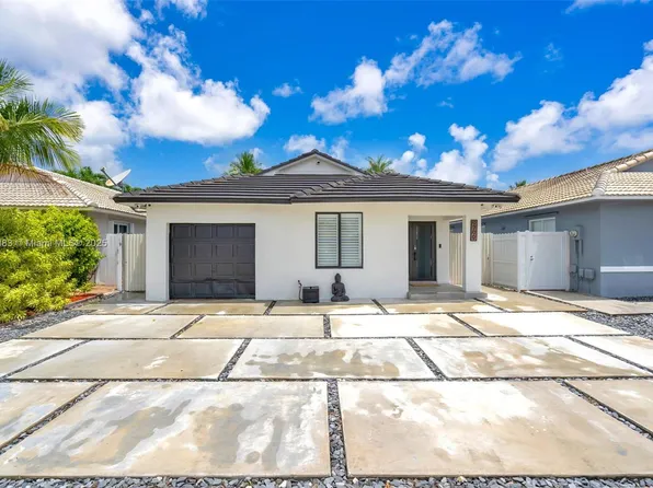9799 NW 128th Ln, Hialeah Gardens, FL 33018