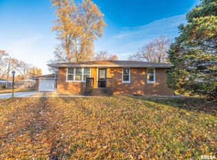 208 Elmhurst Dr, Washington, IL 61571