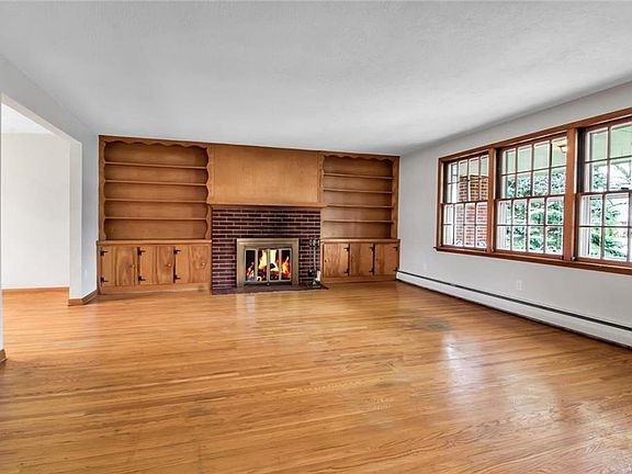 5th image of 198 Aurora St