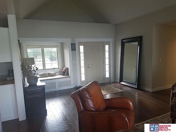 3rd image of 1231 Lakeview Dr