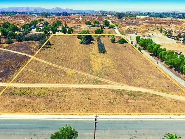 595 W 11th St, Perris, CA 92570