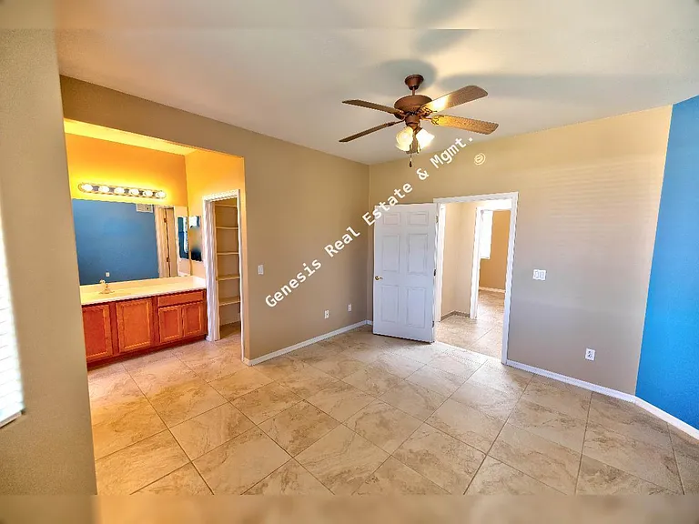 606 W Woodfield Ct — Photo 17