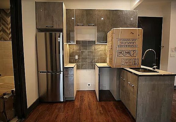 3rd image of 340 Irving Ave #2R