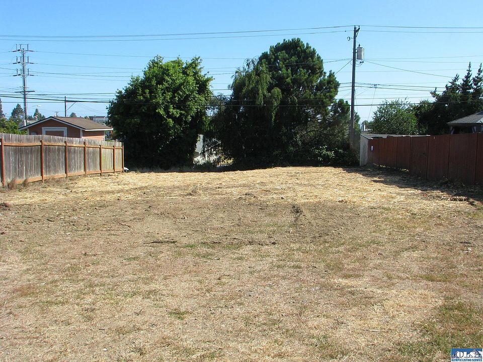 2nd image of 1007 E 3rd St