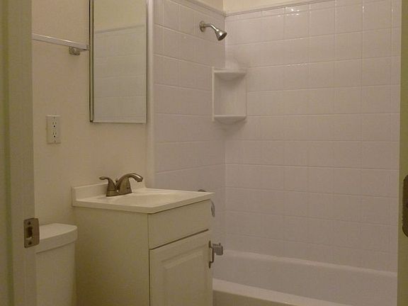 4th image of 460 S 4th St APT 2