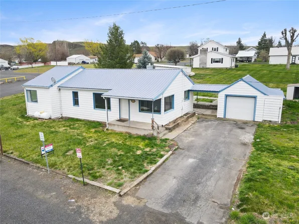 735 E Booth Avenue, Washtucna, WA 99371