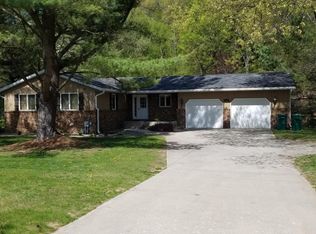 12523 Lakeshore Dr, Grand Haven, MI 49417