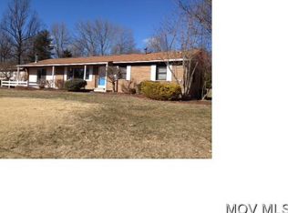 77 Valley Mills Dr, Parkersburg, WV 26104