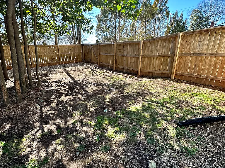 1231 N College St — Photo 10
