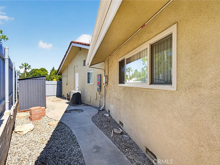 10401 Wystone Ave — Photo 50