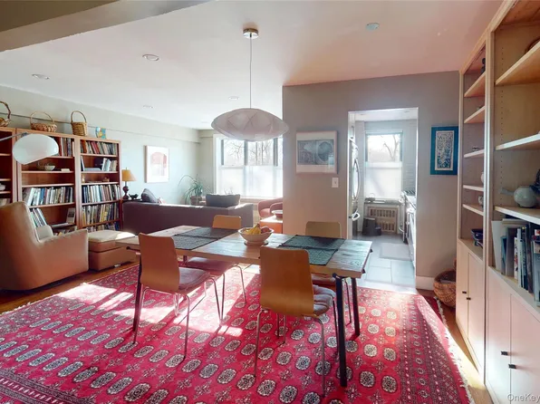 2244 Bronx Park E #1B, Bronx, NY 10467