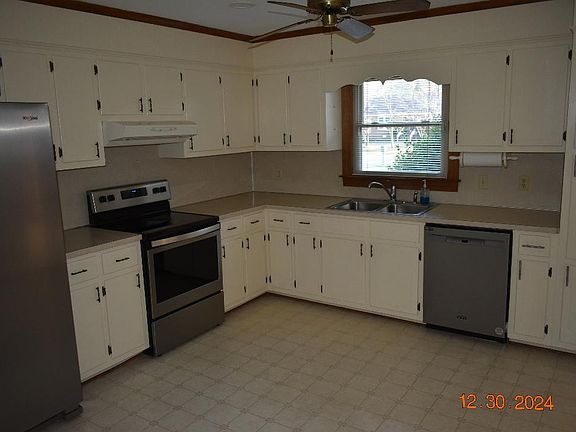 5th image of 203 Gloria St