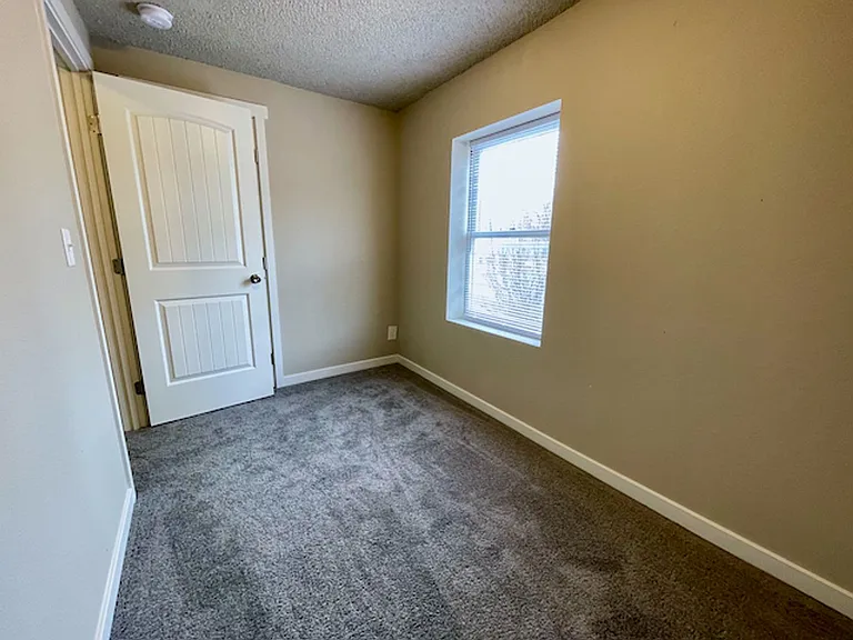 2101 E Willamette / Duplex / LBP — Photo 18