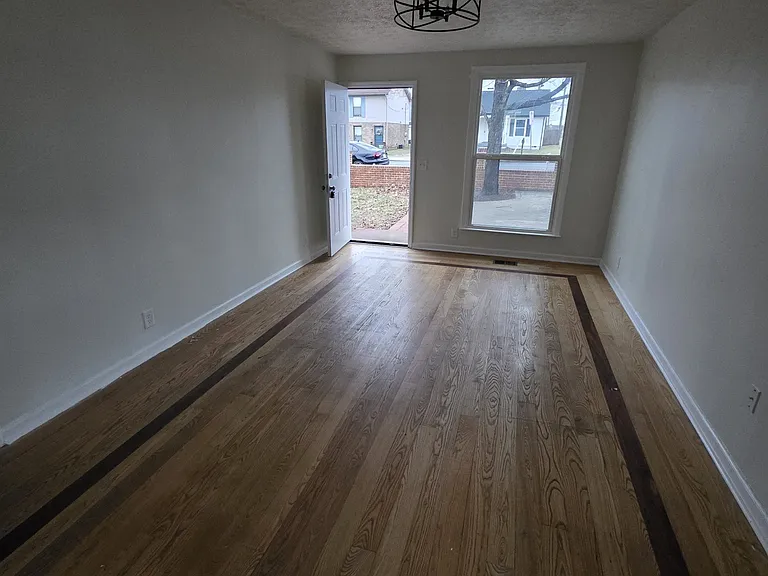 6201 California Ave — Photo 3