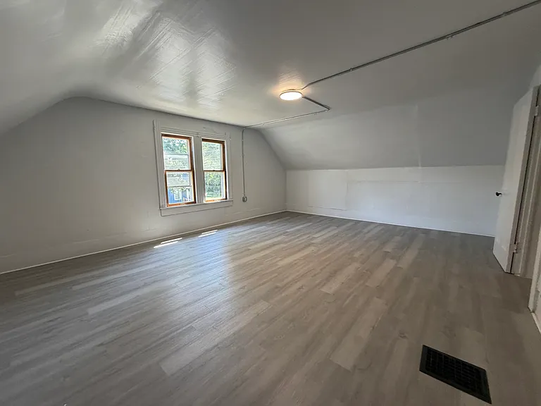 7009 Hecker Ave — Photo 45