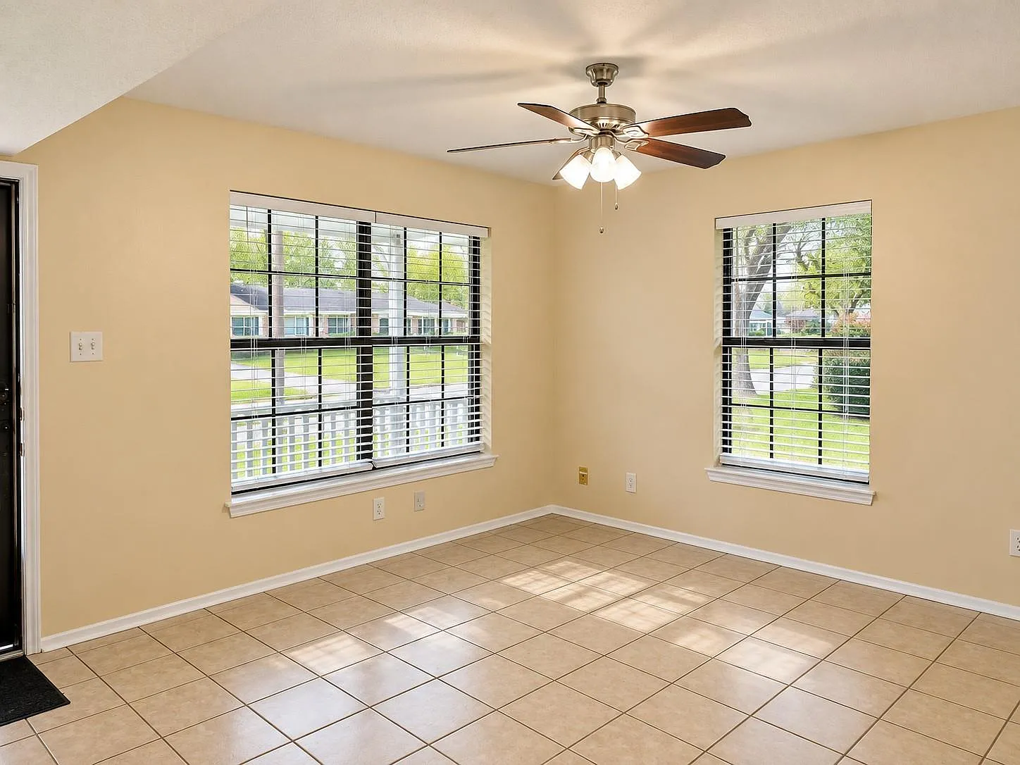 2 bed, 1.0 bath, 872 sqft, $1,650 — Photo 3
