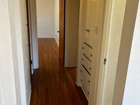 3rd image of 1238 Girard Blvd NE