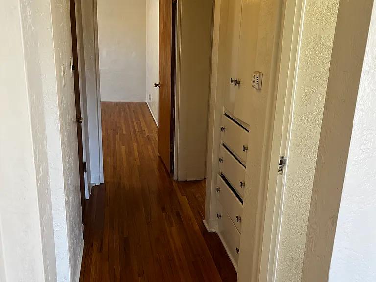 1238 Girard Blvd NE — Photo 3