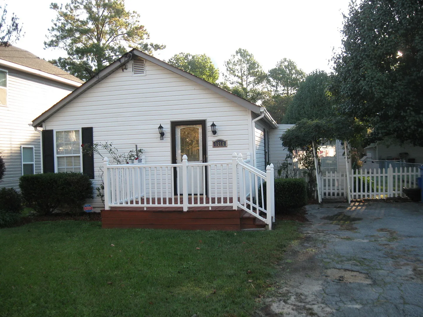 Lovely 2 BR home with Bonus Room — Photo 1