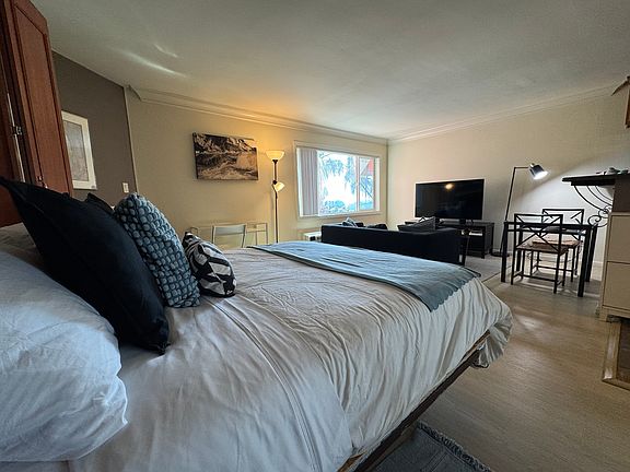 4th image of 840 Turquoise St Unit 306