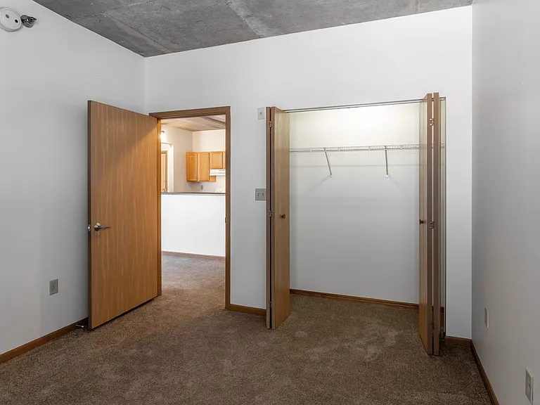 University Dale Apartments — Photo 3