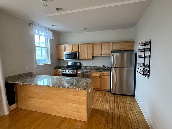 2nd image of 104-106 2nd St #U4