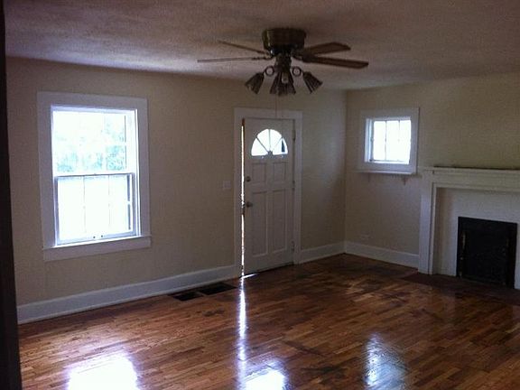 2nd image of 300 Clay St