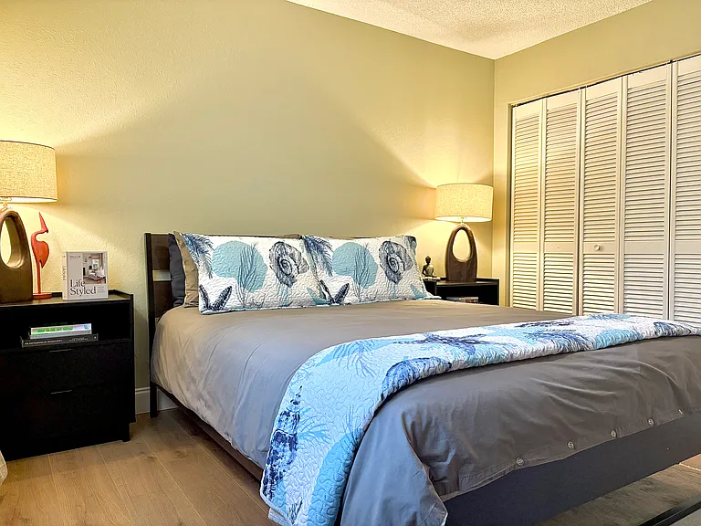 Queen Bed with large closet