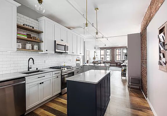 3rd image of 10 Leonard St APT 5NW
