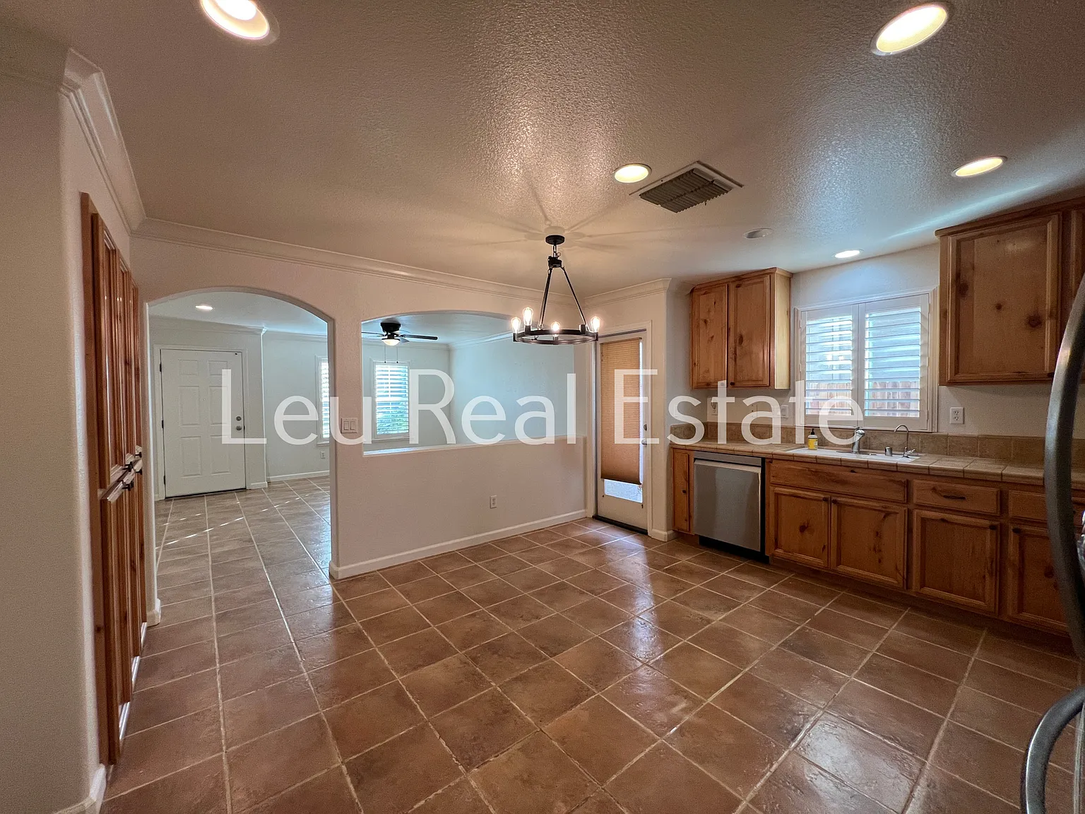 3 bed, 1067 sqft, $2,500 — Photo 4