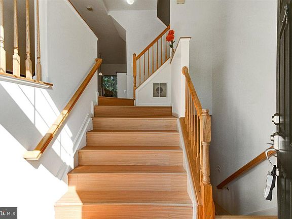 4th image of 126 Persimmon Cir