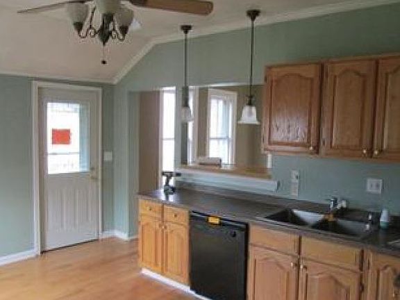 3rd image of 427 S Drake St