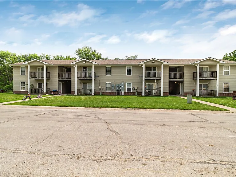 720 E Culton St #I — Photo 10
