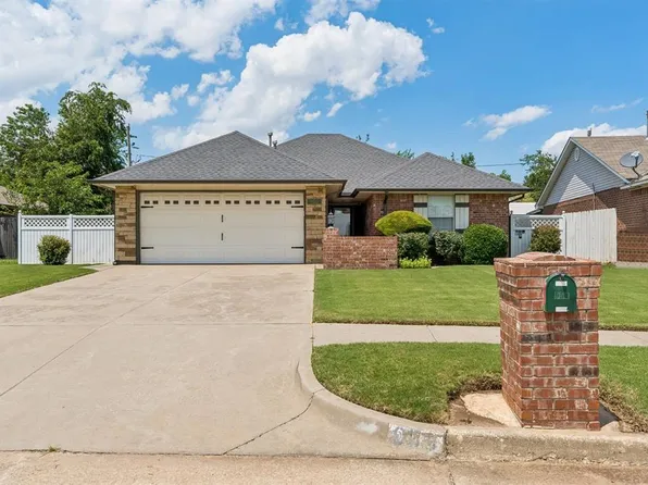 953 NW 15th St, Moore, OK 73160