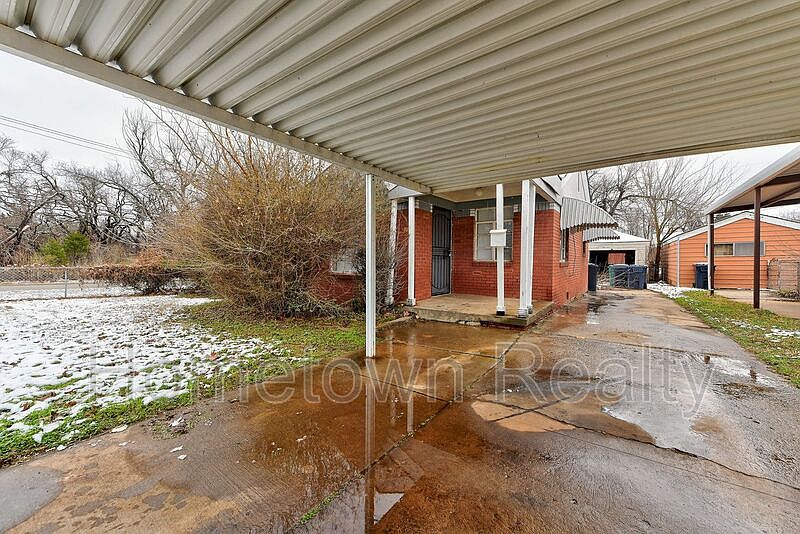 1st image of 1416 NE 40th St