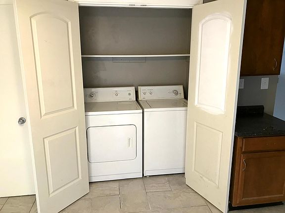 Washer/dryer.