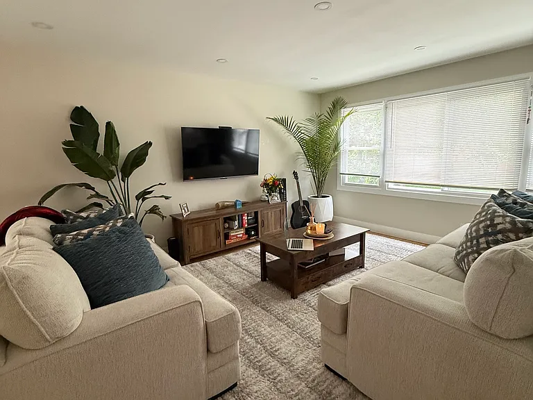 2607 W Rascher Ave #1 — Photo 6