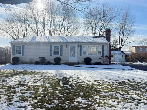 53 Whipple Ave, Barrington, RI 02806