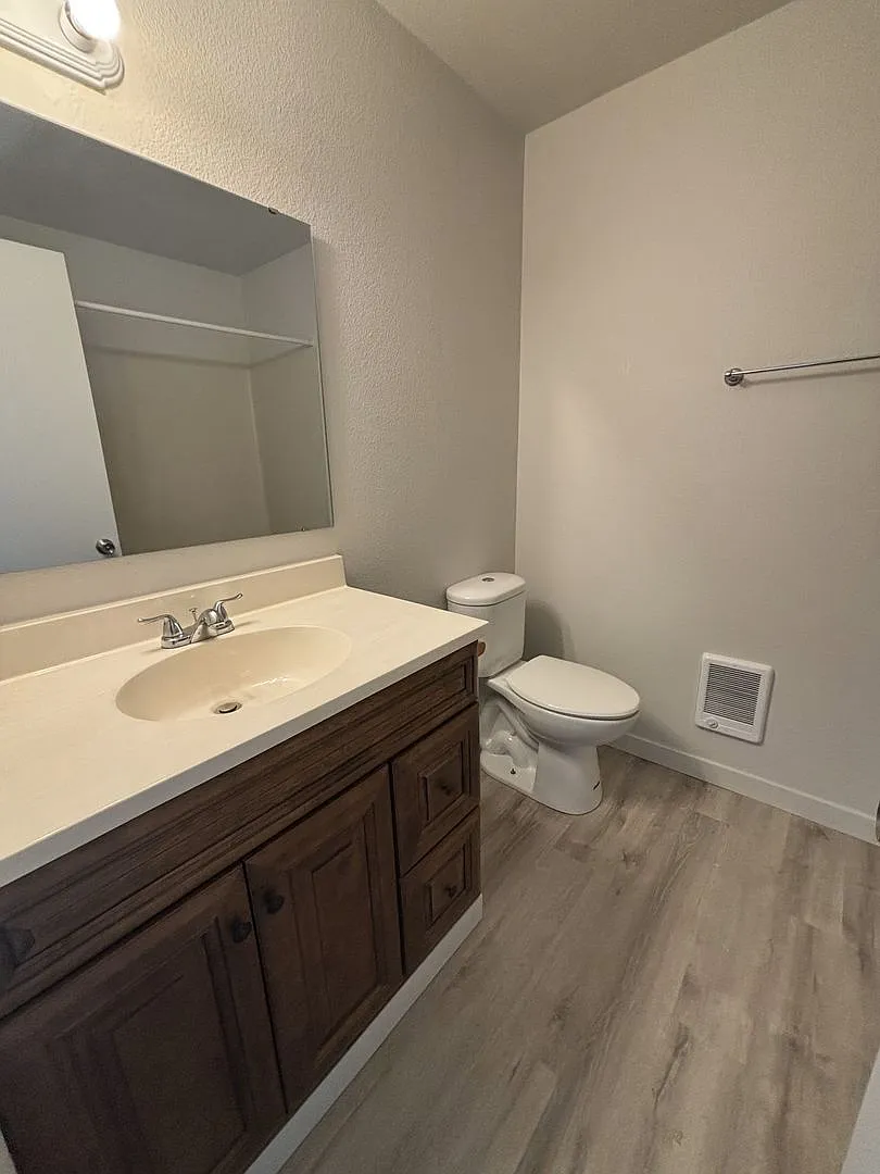 Alicia Apartments — Photo 4
