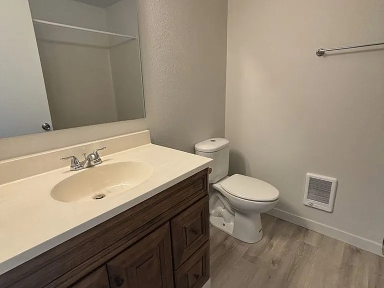 Alicia Apartments — Photo 4