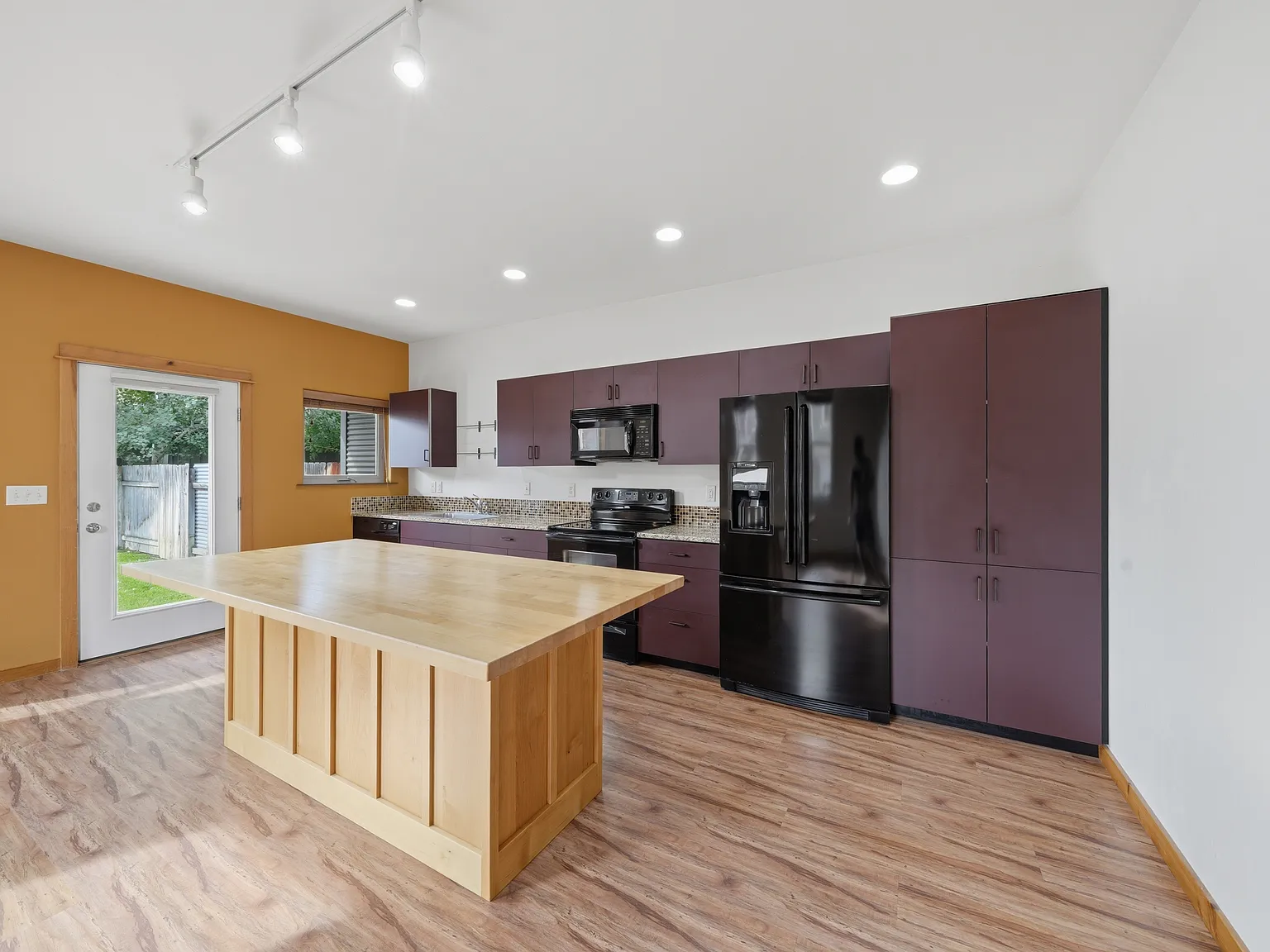 3 bed, 1424 sqft, $3,000 — Photo 4