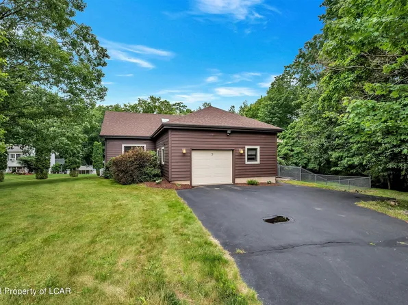 7 Stream View Ct, Mountain Top, PA 18707