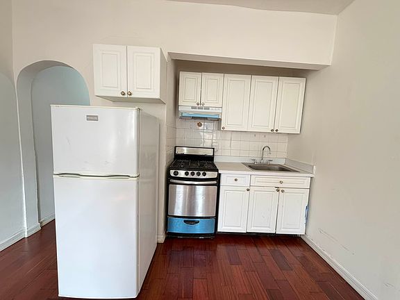4th image of 126 E 101st St #1X