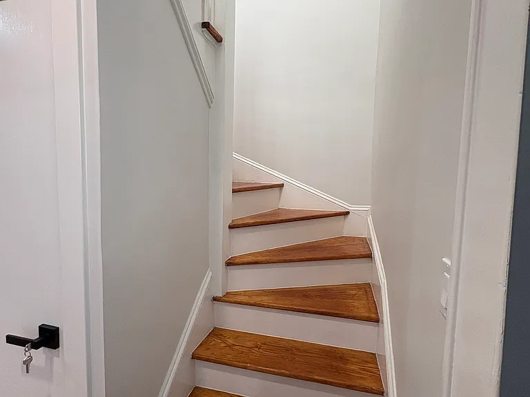 172 Swanson Ave — Photo 14